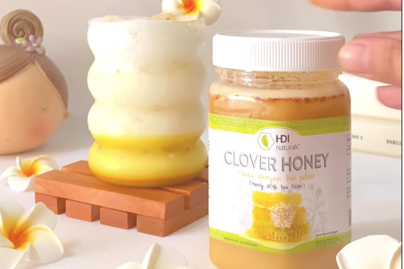 Iced Golden Clover Honey Turmeric Latte 2 cropped