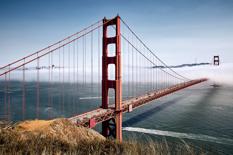 golden gate bridge against misty blue sky san francisco california usa